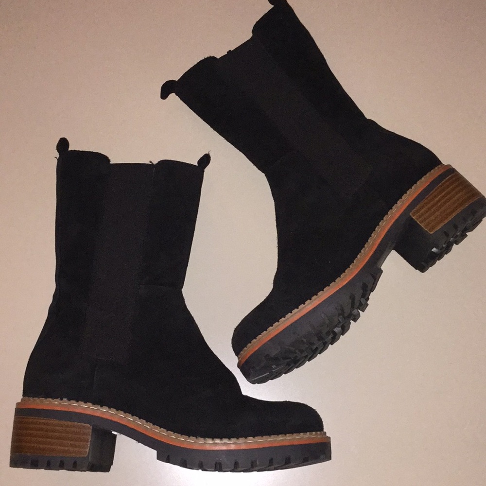 Stylish Black Platform Boots